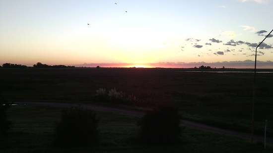 Archivo: Amanecer en la Laguna.jpg